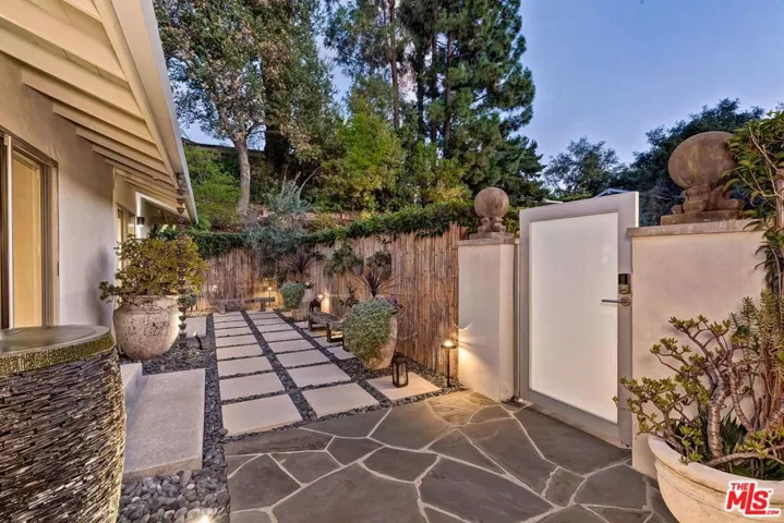 11545 Dona Cecilia Drive, Studio City, California 91604 — photo 4