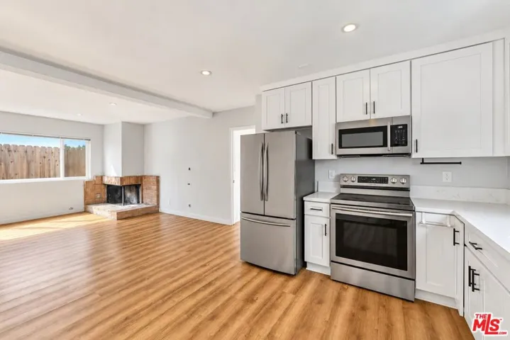 20 Eastwind Street 2, Venice, California 90292 — photo 4