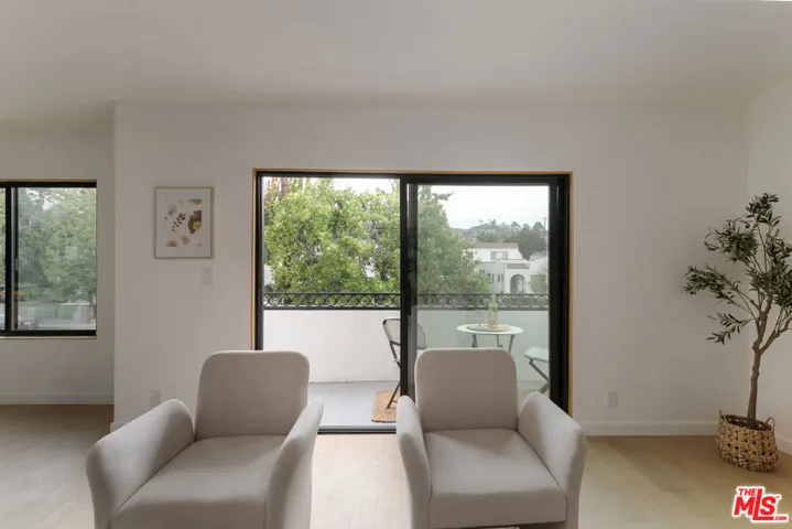4412 Finley Avenue 5, Los Angeles, California 90027 — photo 5