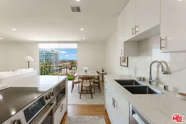 100 S Doheny Drive 811, Los Angeles, California 90048 — photo 4