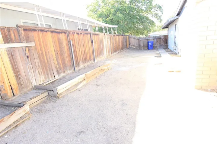 16258 Forrest, Victorville, California 92395 — photo 4