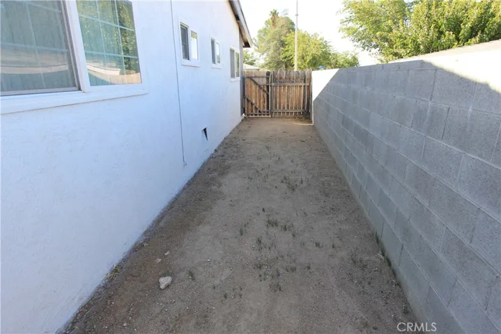 16258 Forrest, Victorville, California 92395 — photo 5