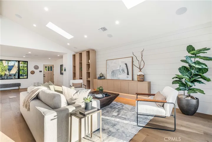 5525 Wortser, Sherman Oaks, California 91401 — photo 5