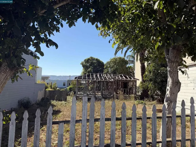 469 Harkness Avenue, San Francisco, California 94134-2150 — photo 4