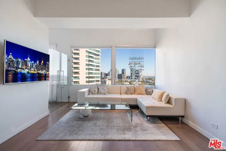 10501 Wilshire Boulevard 1904, Los Angeles, California 90024 — photo 5