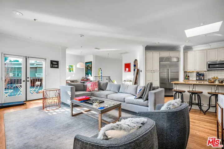 934 Hilldale Avenue, West Hollywood, California 90069 — photo 5