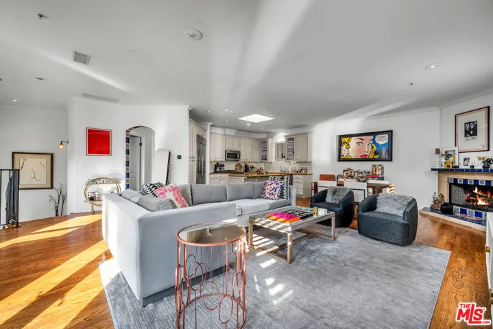 934 Hilldale Avenue, West Hollywood, California 90069 — photo 4
