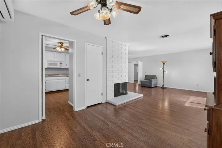 425 Blackpine, Corona, California 92879 — photo 5