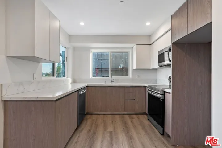 10918 Camarillo Street 303, North Hollywood, California 91602 — photo 5