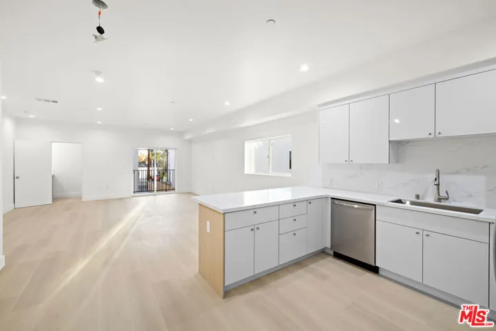 5651 Case Avenue, North Hollywood, California 91601 — photo 5