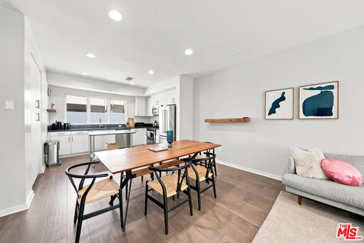 2928 Rowena Avenue 3, Los Angeles, California 90039 — photo 4