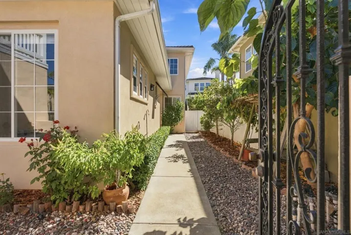 10943 Vereda Sol Del Dios, San Diego, California 92130 — photo 4