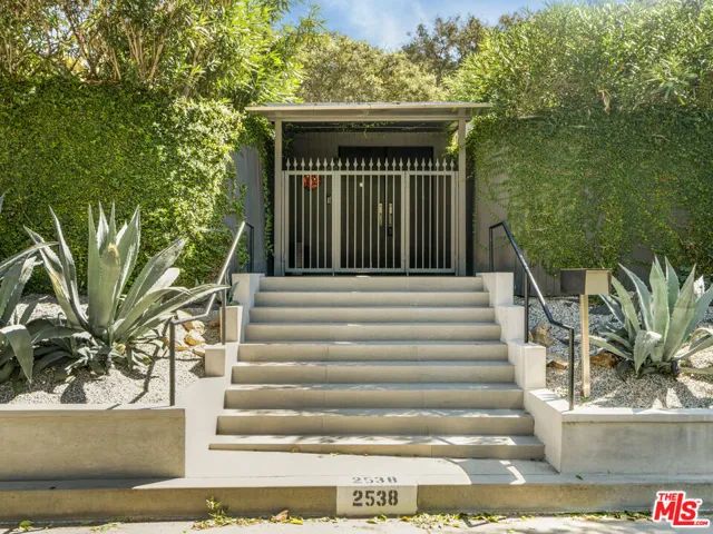 2538 Hutton Drive, Beverly Hills, California 90210 — photo 5