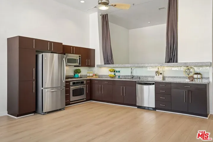 1100 Wilshire Boulevard 1804, Los Angeles, California 90017 — photo 4