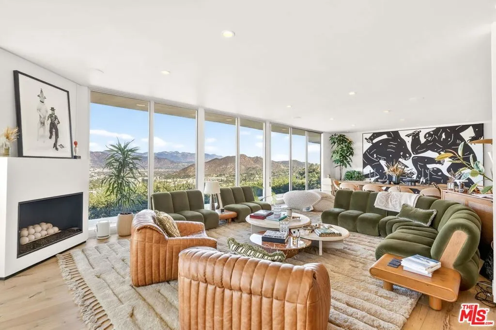 7829 Torreyson Dr