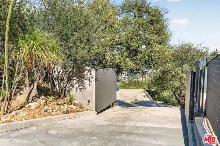 7829 Torreyson Drive, Los Angeles, California 90046 — photo 5