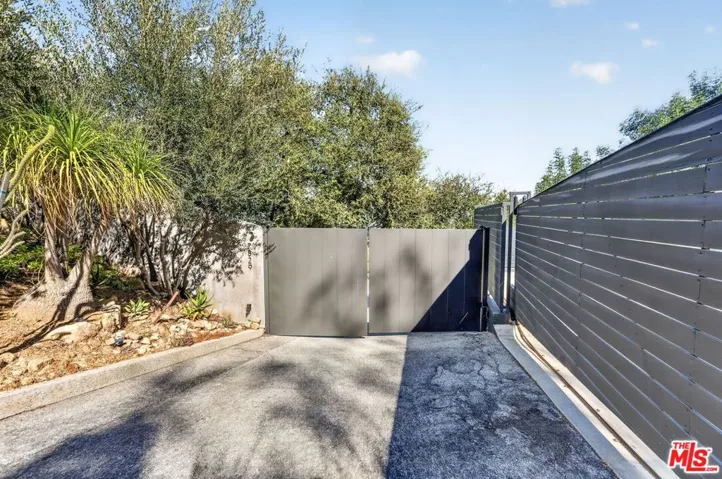 7829 Torreyson Drive, Los Angeles, California 90046 — photo 4