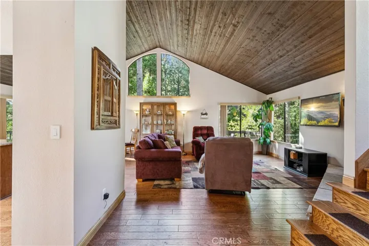 557 Brentwood, Lake Arrowhead, California 92352 — photo 5