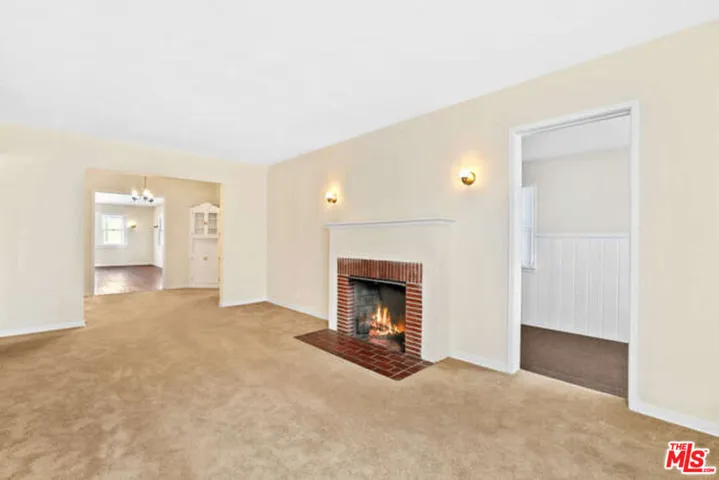 557 N Madison Avenue, Los Angeles, California 90004 — photo 4