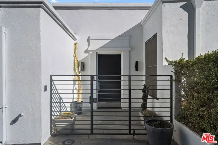 9314 Lloydcrest Drive, Beverly Hills, California 90210 — photo 5