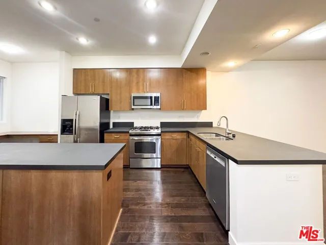 6001 Carlton Way 205, Los Angeles, California 90028 — photo 4