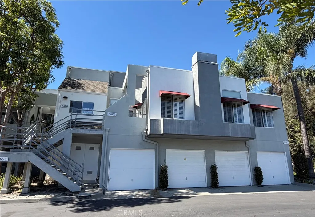 Bright second-level unit featuring front-facing windows.