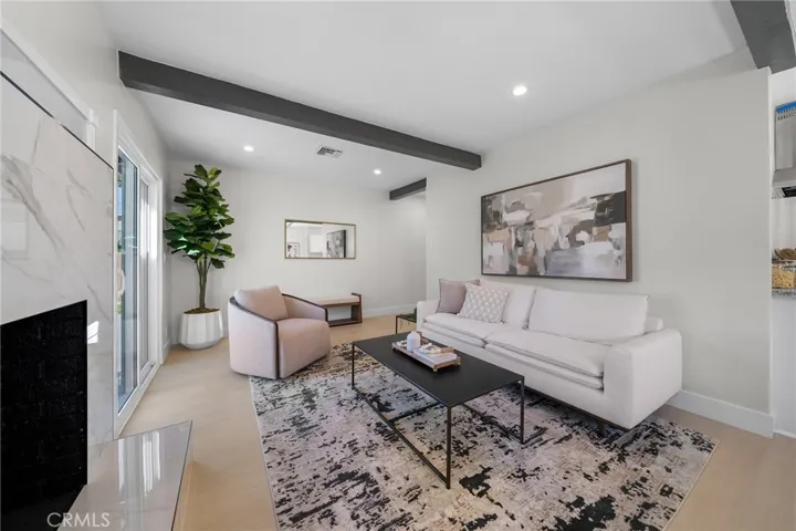 7513 Topeka, Reseda, California 91335 — photo 5