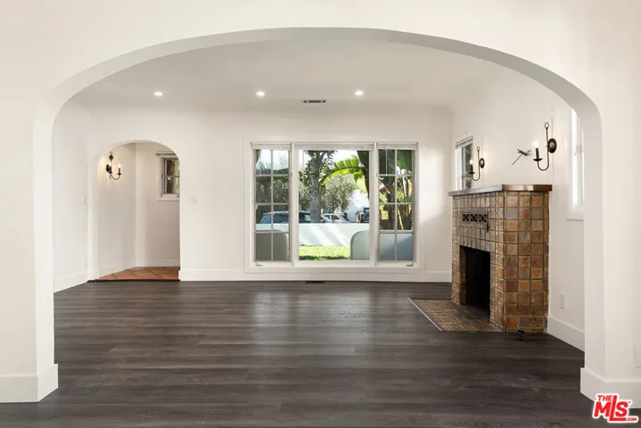 1210 N Poinsettia Drive, Los Angeles, California 90046 — photo 5