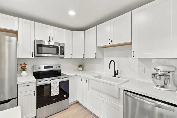 4015 Crown Point Dr 104, San Diego, California 92109 — photo 4
