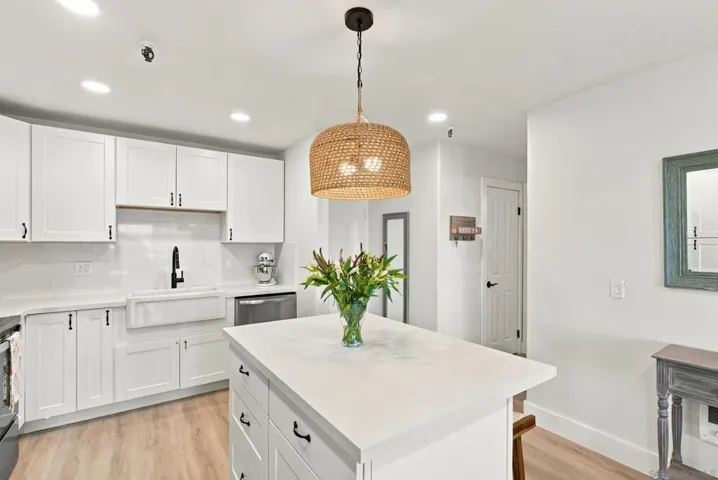 4015 Crown Point Dr 104, San Diego, California 92109 — photo 5