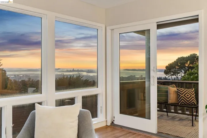 1701 Manzanita Dr, Oakland, California 94611 — photo 5