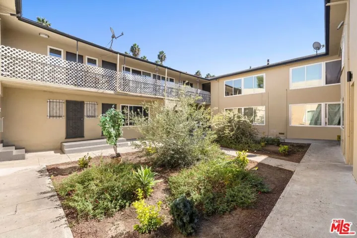 4646 Coliseum Street, Los Angeles, California 90016 — photo 4