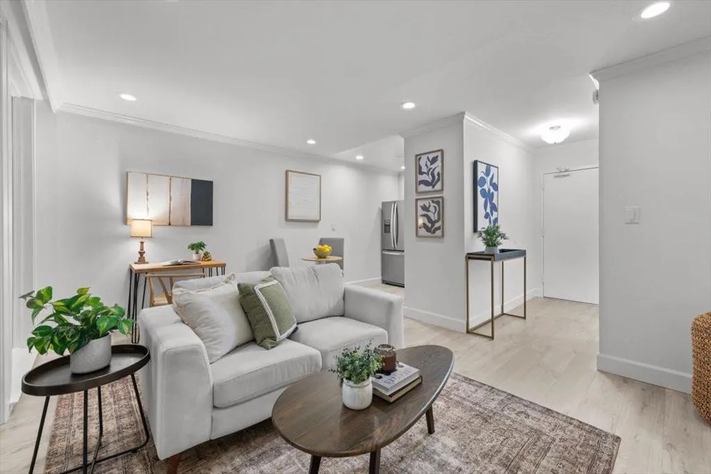 1614 Hudson #311