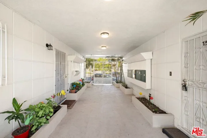4505 Santa Rosalia Drive, Los Angeles, California 90008 — photo 5
