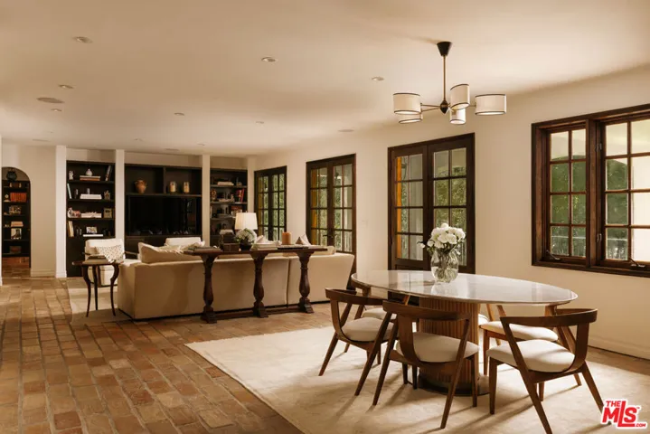 124 N Woodburn Drive, Los Angeles, California 90049 — photo 5