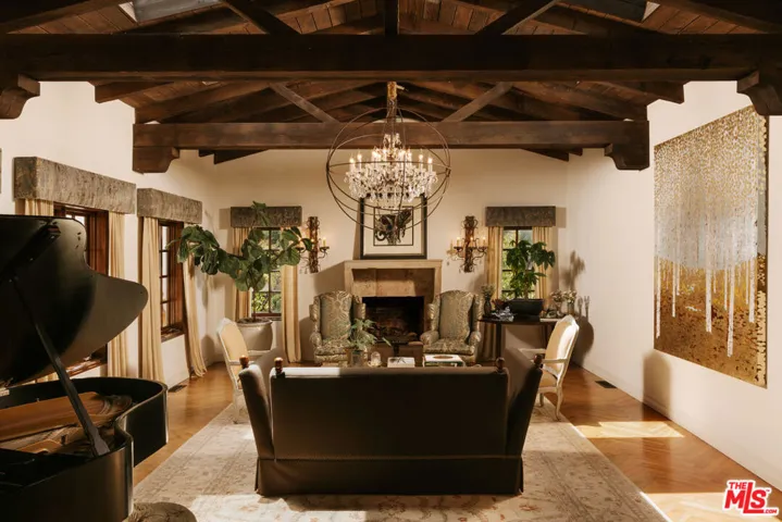 124 N Woodburn Drive, Los Angeles, California 90049 — photo 4