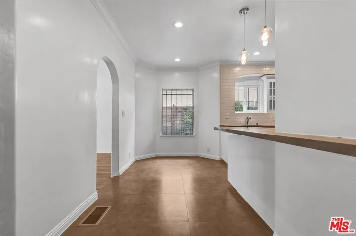 341 N Mansfield Avenue, Los Angeles, California 90036 — photo 4