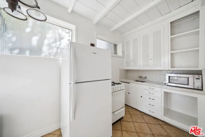 2050 High Tower Drive 2, Los Angeles, California 90068 — photo 4