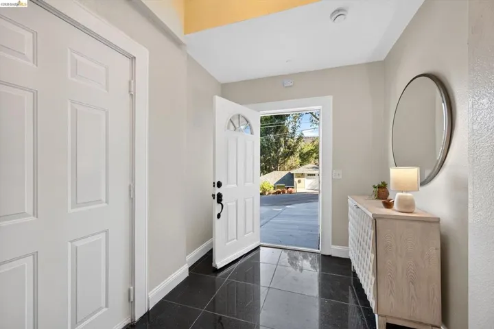 6193 Oakdale Ave, Oakland, California 94605 — photo 4