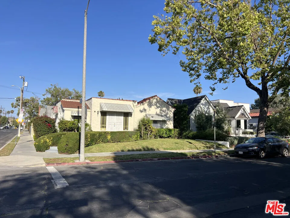 758 N Mansfield Avenue, Los Angeles, California 90038 — photo 4