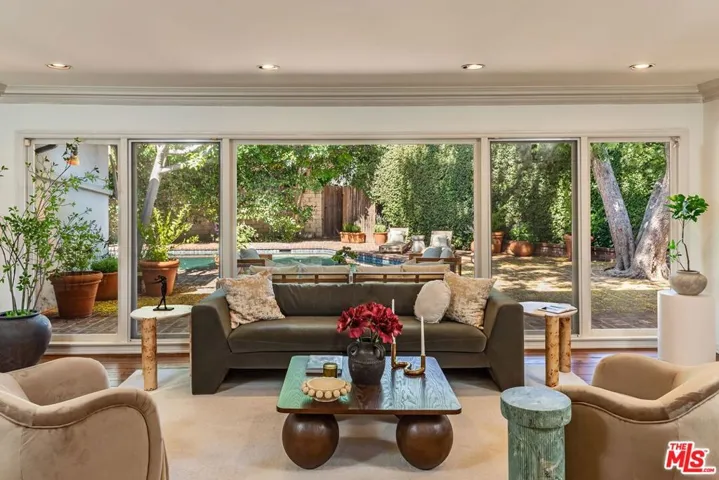 9801 Hillgreen Place, Beverly Hills, California 90212 — photo 4