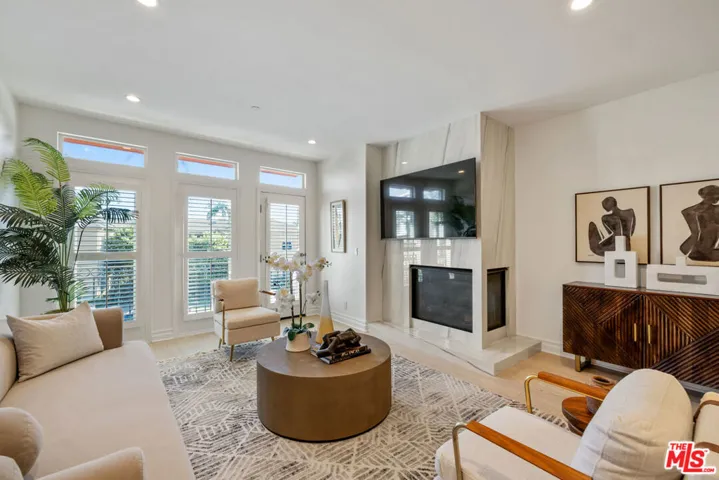 4711 Ambrose Avenue 204, Los Angeles, California 90027 — photo 5