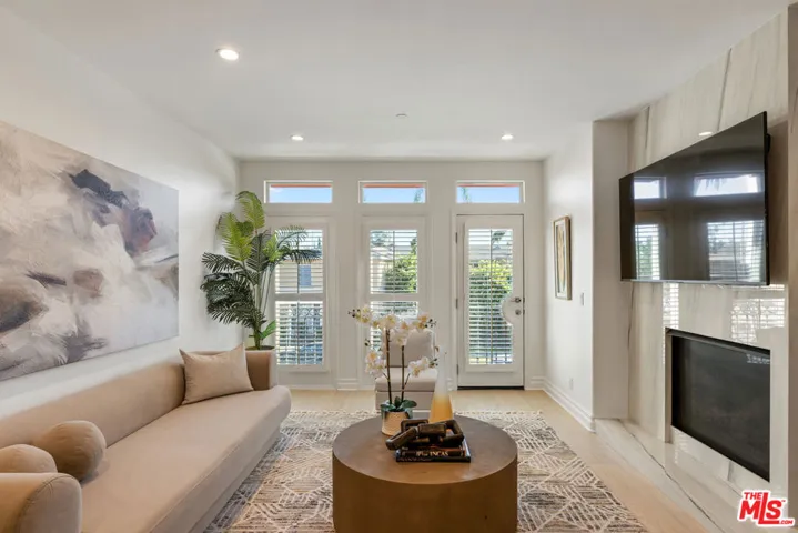 4711 Ambrose Avenue 204, Los Angeles, California 90027 — photo 4