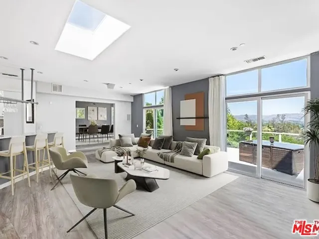 22449 Cass Avenue, Woodland Hills, California 91364 — photo 4