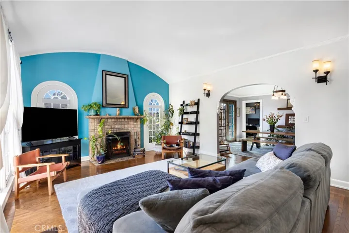 1569 S Orange Grove Avenue, Los Angeles, California 90019 — photo 4