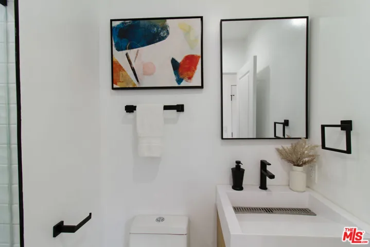 4068 Sutro Avenue, Los Angeles, California 90008 — photo 5