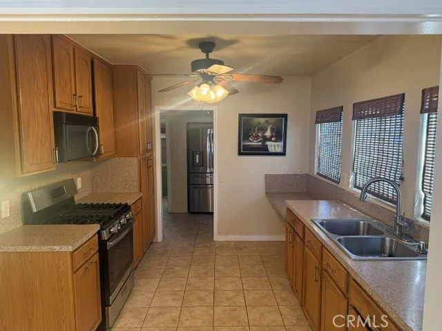 145 W 93rd, Los Angeles, California 90003 — photo 5