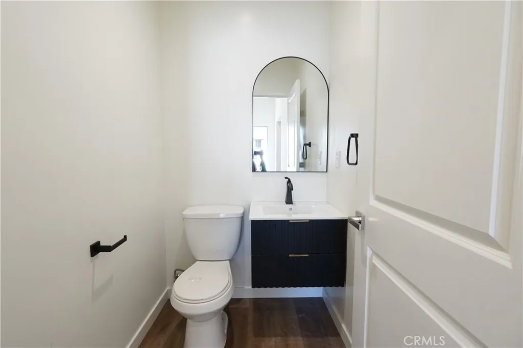 Half bath 1a