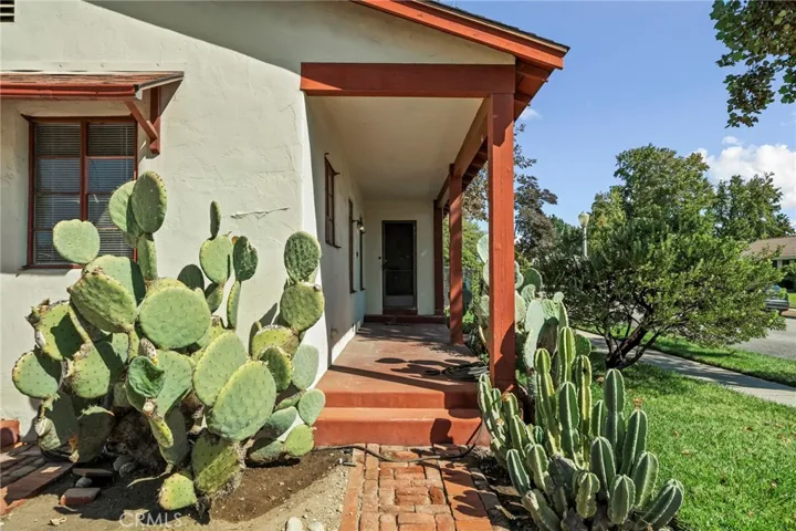 1565 N Palomares, Pomona, California 91767 — photo 4