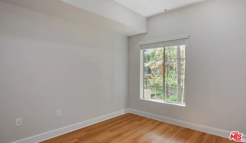 348 S Hauser Boulevard 1-310, Los Angeles, California 90036 — photo 4